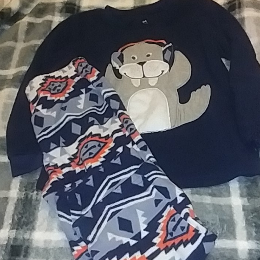 Boys Carters 5T Pajama set